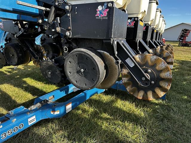 Image of Kinze 3500 equipment image 2