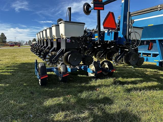 Image of Kinze 3500 equipment image 1