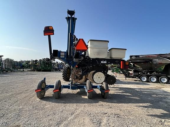 Image of Kinze 3500 equipment image 3