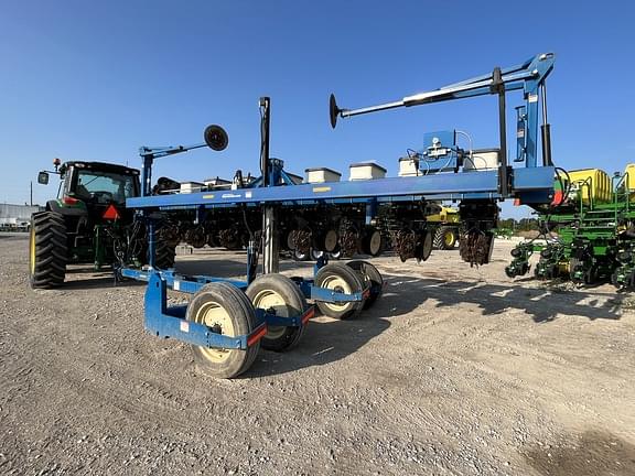 Image of Kinze 3500 equipment image 4