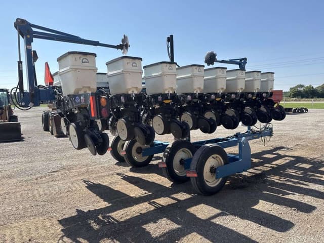 Image of Kinze 3500 equipment image 4
