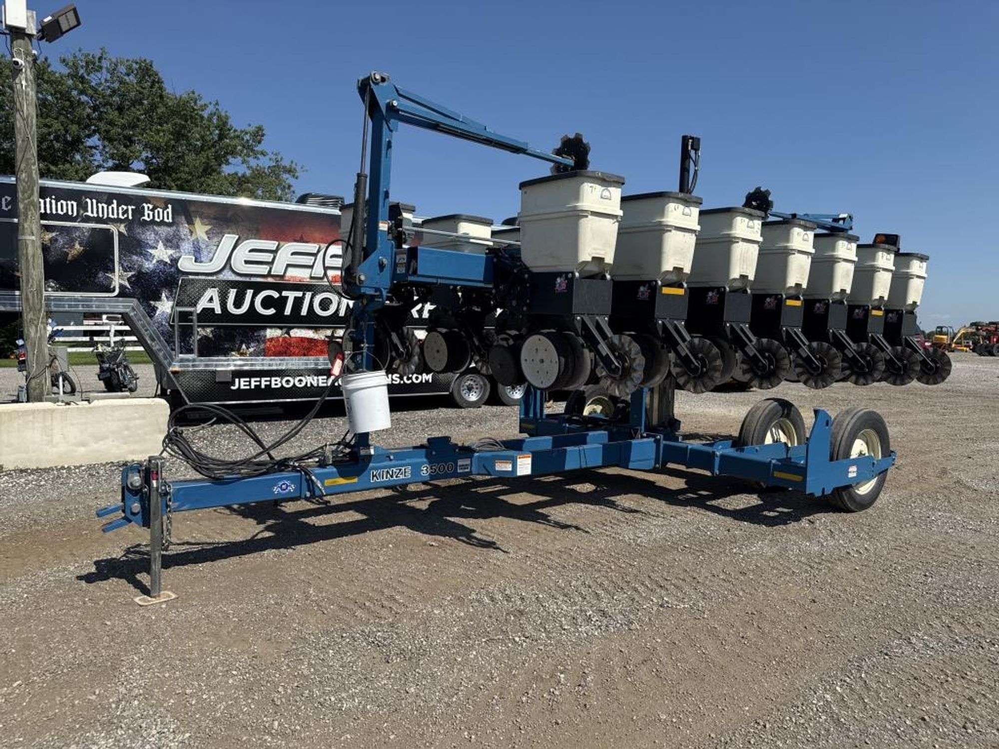 2010 Kinze 3500 Equipment Image0