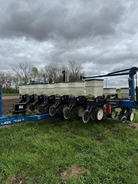2010 Kinze 3500 Equipment Image0