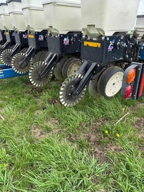 Image of Kinze 3500 equipment image 3