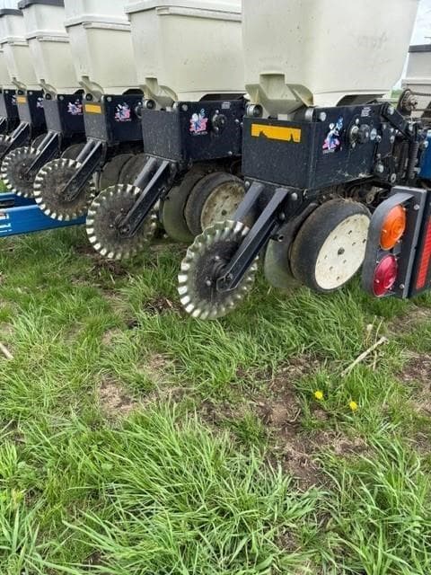 Image of Kinze 3500 equipment image 3