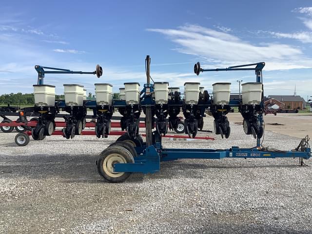 Image of Kinze 3500 equipment image 1