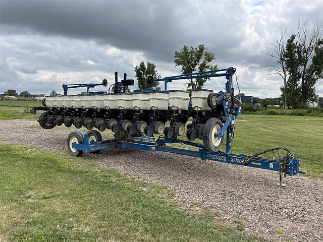 Image of Kinze 3600 equipment image 2