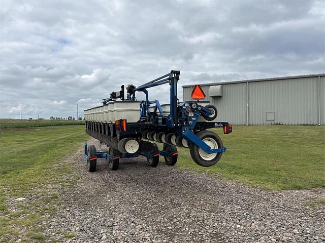 Image of Kinze 3600 equipment image 1