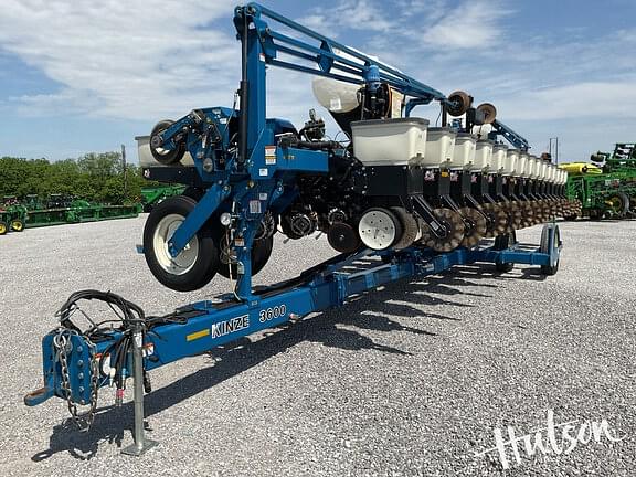 Image of Kinze 3600 equipment image 4