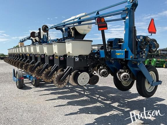 Image of Kinze 3600 equipment image 1