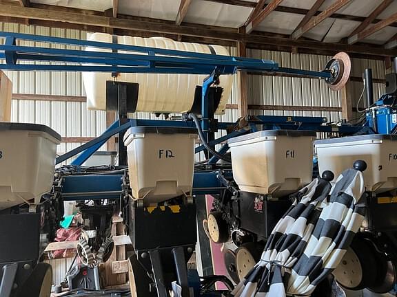 Image of Kinze 3600 equipment image 3
