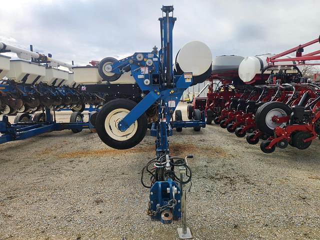 Image of Kinze 3600 equipment image 4