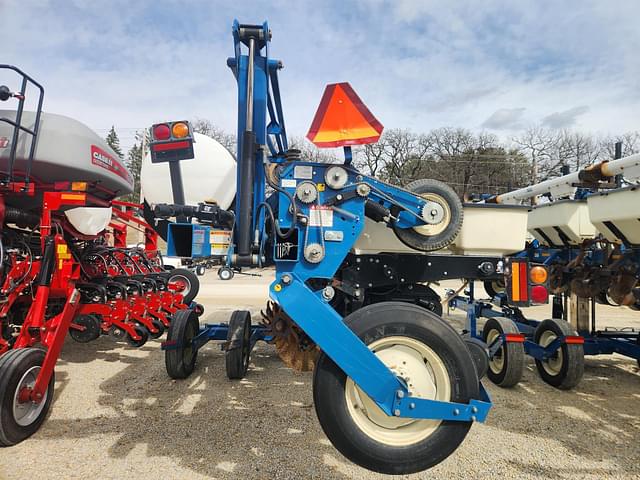 Image of Kinze 3600 equipment image 3