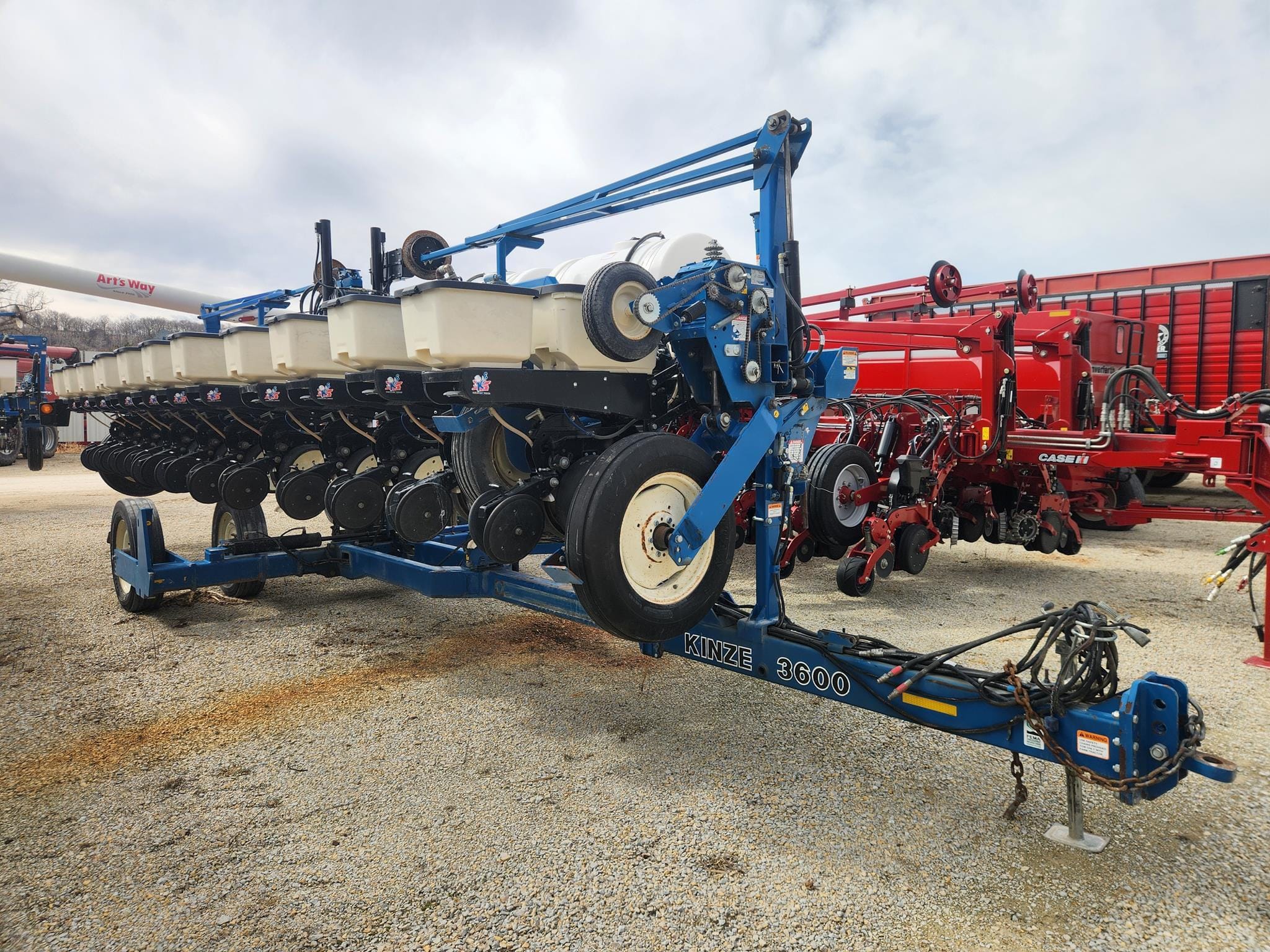 2010 Kinze 3600 Equipment Image0