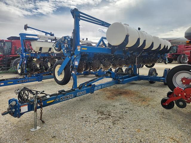 Image of Kinze 3600 equipment image 1