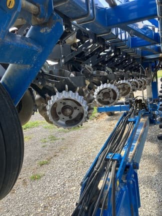 Image of Kinze 3600 equipment image 2