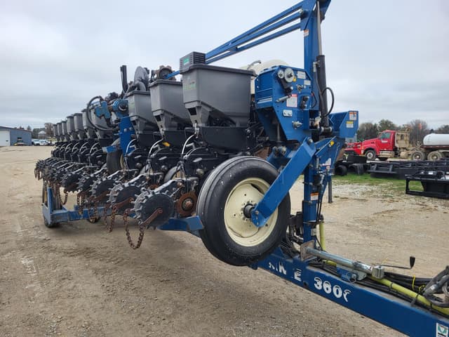 Image of Kinze 3600 equipment image 2