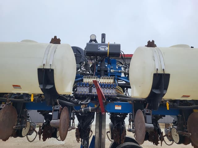 Image of Kinze 3600 equipment image 4