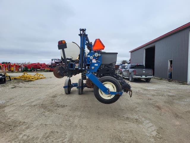 Image of Kinze 3600 equipment image 3