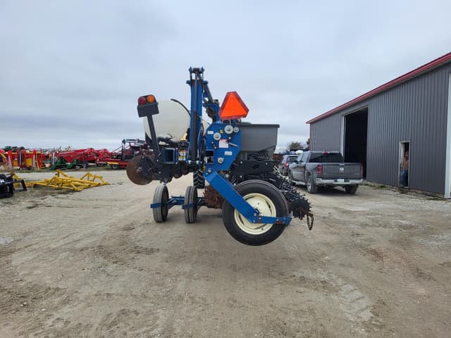 Image of Kinze 3600 equipment image 3