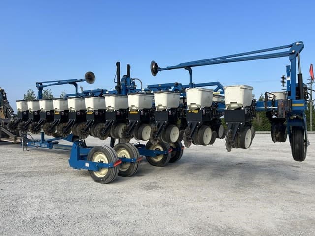 Image of Kinze 3600 equipment image 4