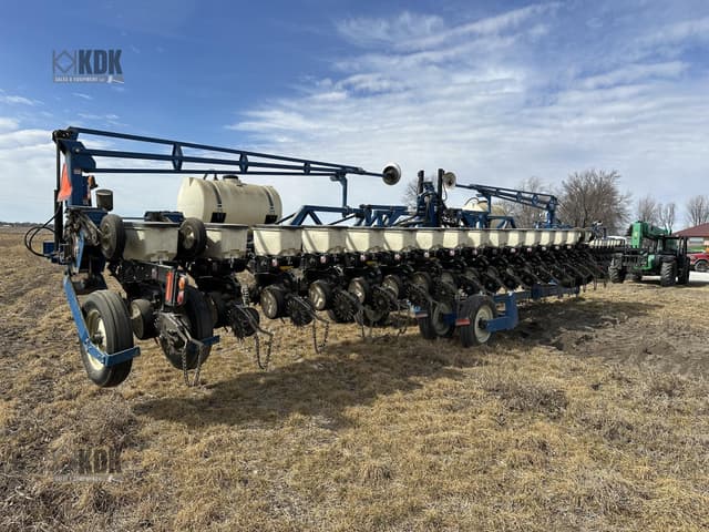 Image of Kinze 3600 equipment image 2