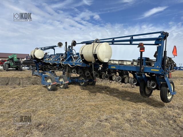 Image of Kinze 3600 equipment image 3