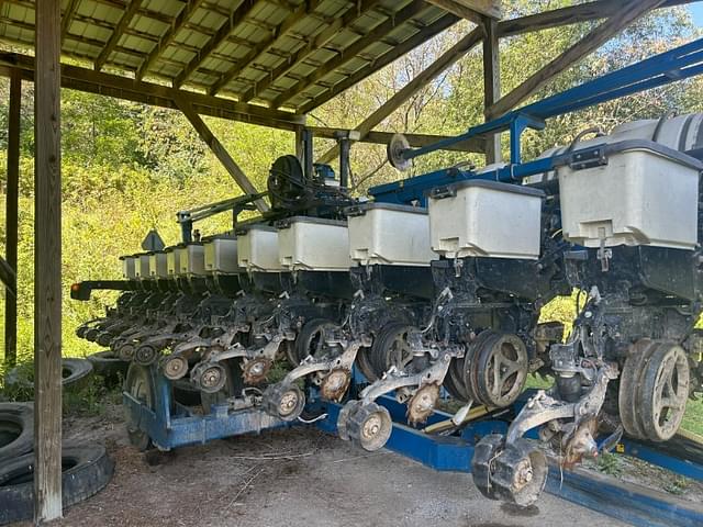 Image of Kinze 3600 equipment image 4