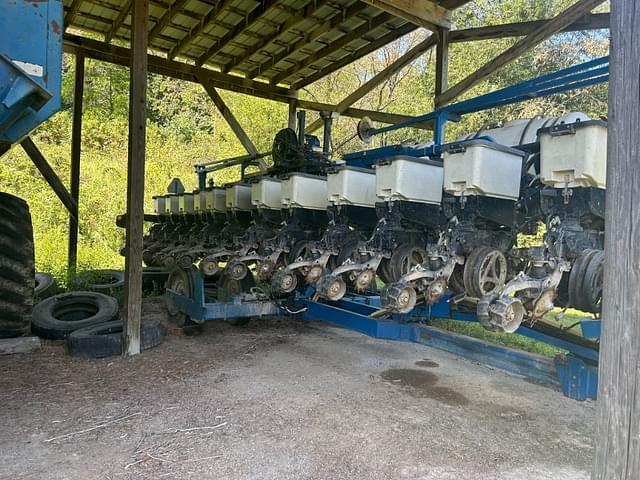 Image of Kinze 3600 equipment image 3