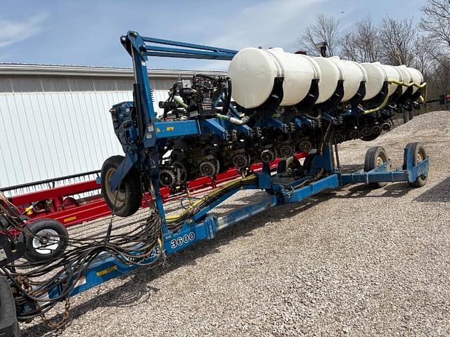 Image of Kinze 3600 equipment image 2