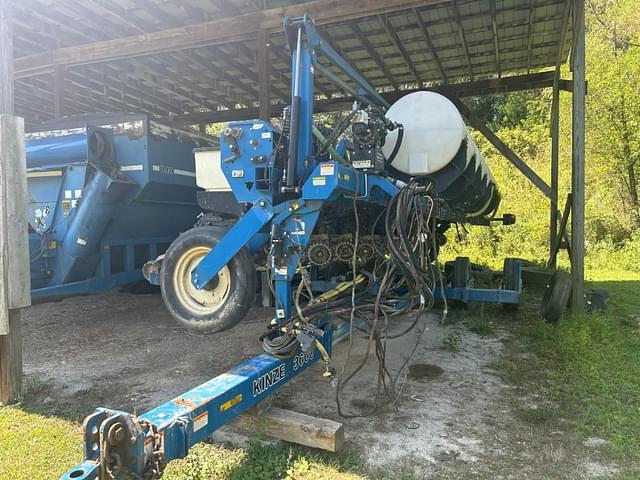 Image of Kinze 3600 equipment image 1