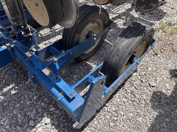 Image of Kinze 3600 equipment image 3