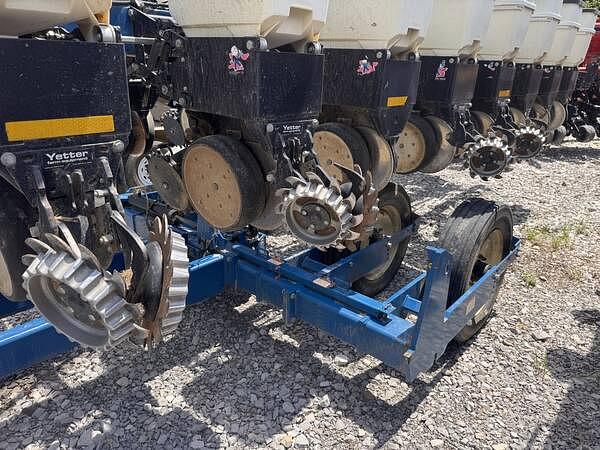 Image of Kinze 3600 equipment image 4