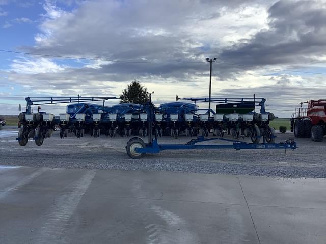 Image of Kinze 3600 equipment image 1