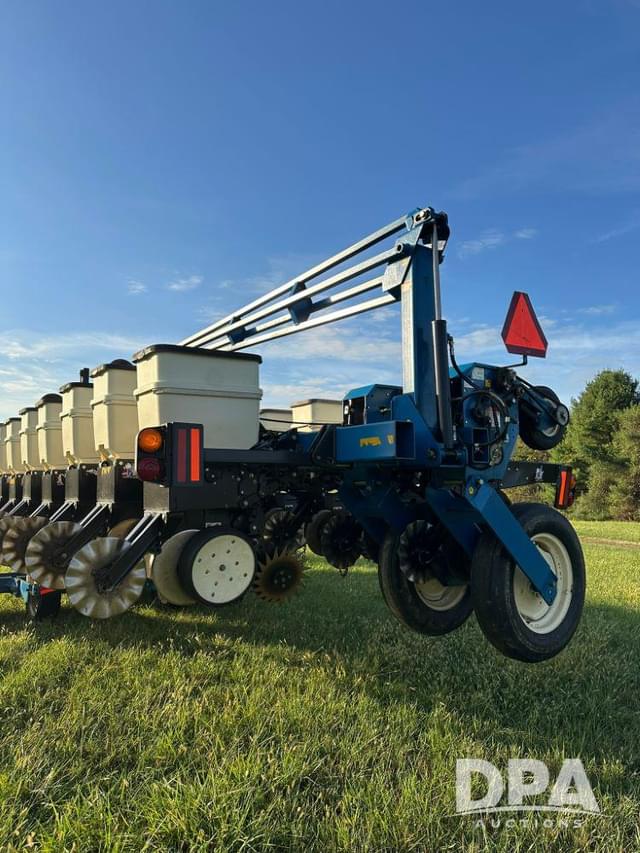 Image of Kinze 3600 equipment image 2