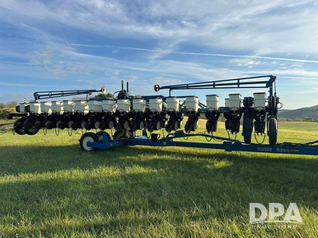Image of Kinze 3600 equipment image 1