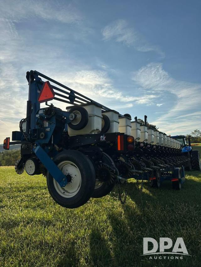 Image of Kinze 3600 equipment image 4