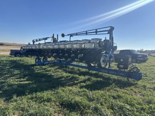 Image of Kinze 3600 equipment image 3