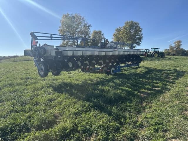 Image of Kinze 3600 equipment image 2