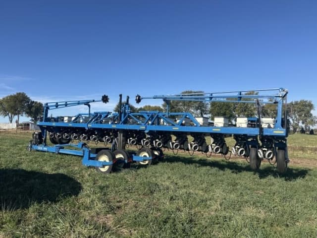 Image of Kinze 3600 equipment image 1