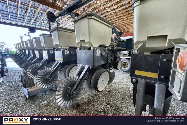 Image of Kinze 3650 equipment image 3