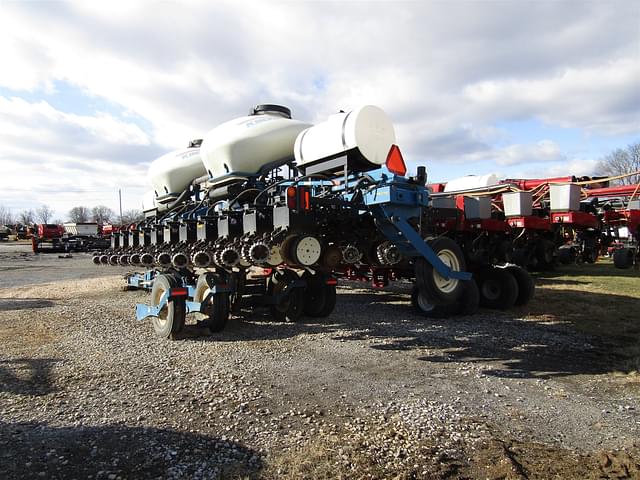 Image of Kinze 3660 equipment image 3