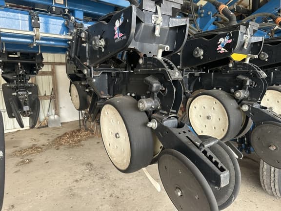 Image of Kinze 3660 equipment image 4