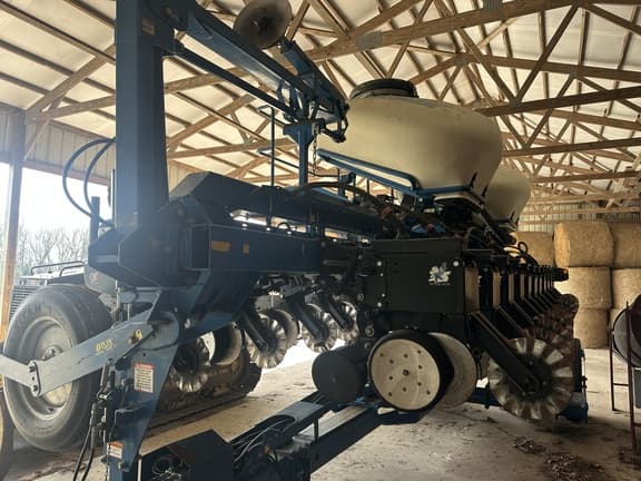 Image of Kinze 3660 equipment image 2