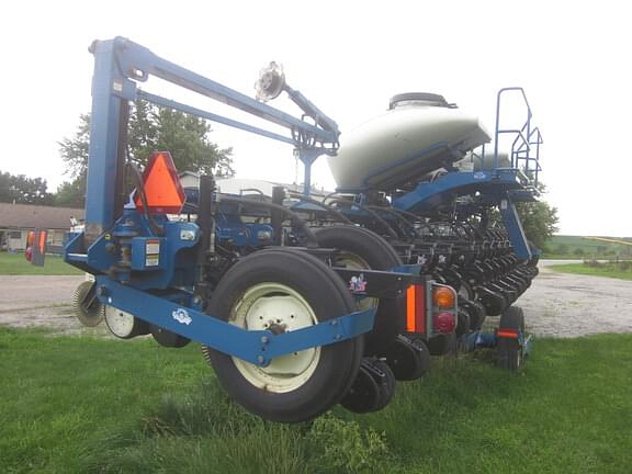 Image of Kinze 3660 equipment image 2
