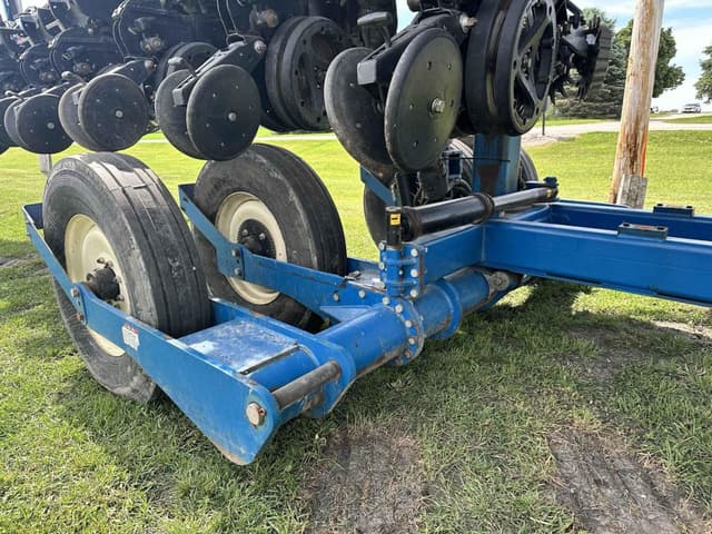Image of Kinze 3660 equipment image 4