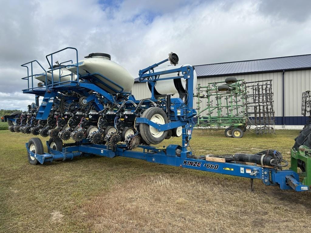 2010 Kinze 3660 Equipment Image0