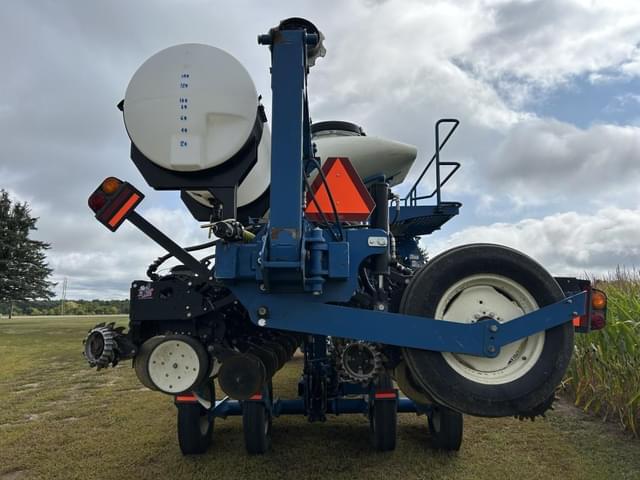 Image of Kinze 3660 equipment image 4