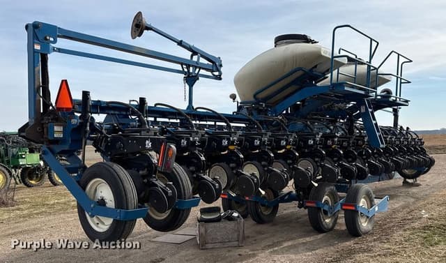 Image of Kinze 3660 equipment image 4