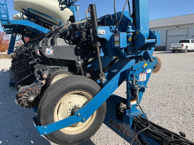 Image of Kinze 3660ASD equipment image 3